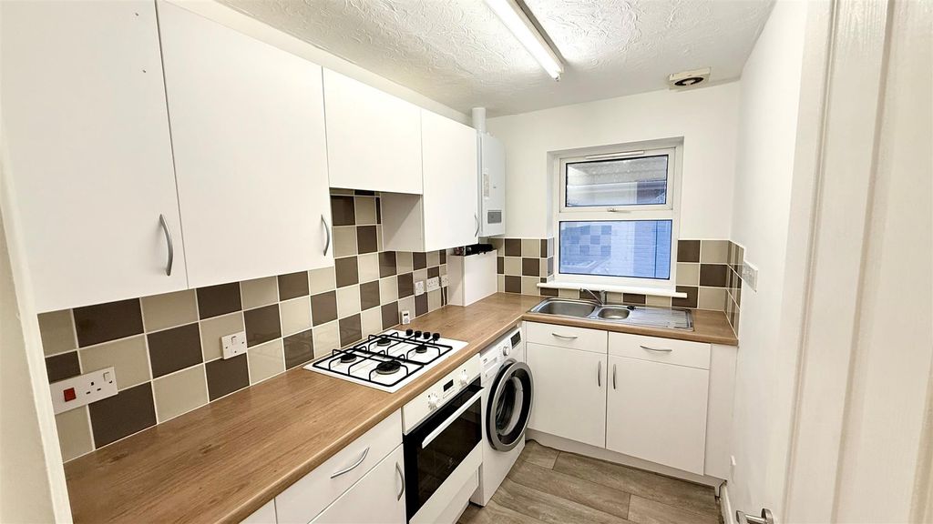 Additional image 2 of 2 bed flat for saleFreshwater, Isle Of Wight PO40