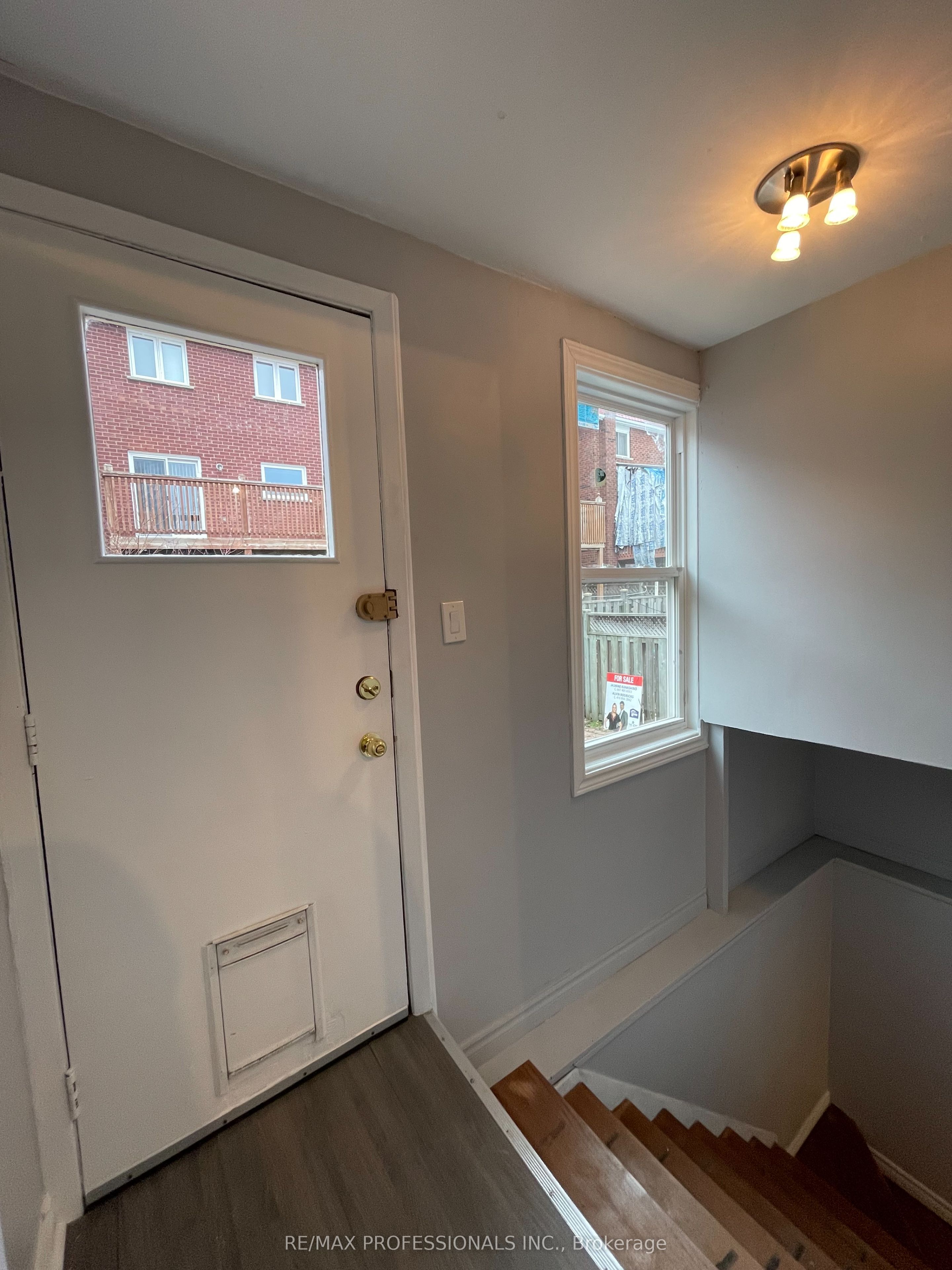 8 Birch Tree Crescent, Toronto, ON, M6M 2K8