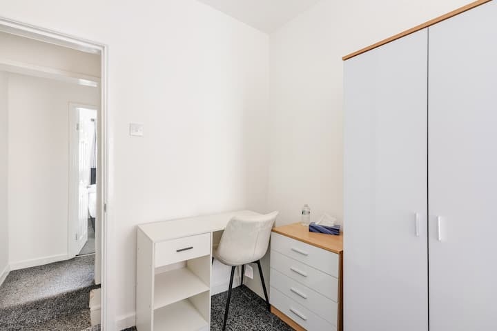 Additional image 5 of 3 Bed Terraced House, Burley Lodge Terrace, LS6, N1 7GU