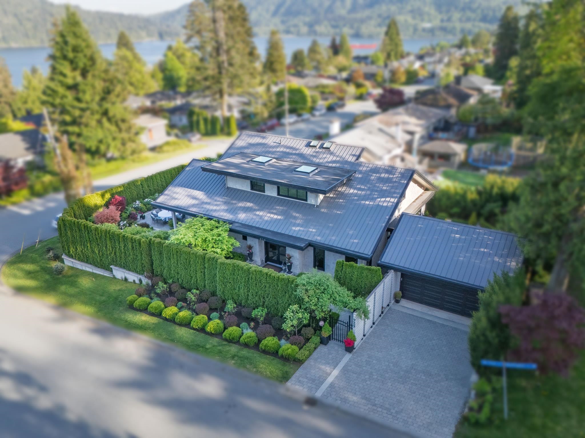 939 Friar Crescent, North Vancouver, BC, V7G 1M5