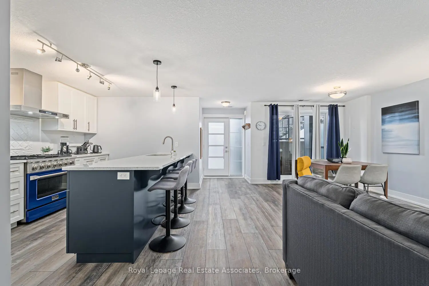 Additional image 2 of 17 Centre Street 102