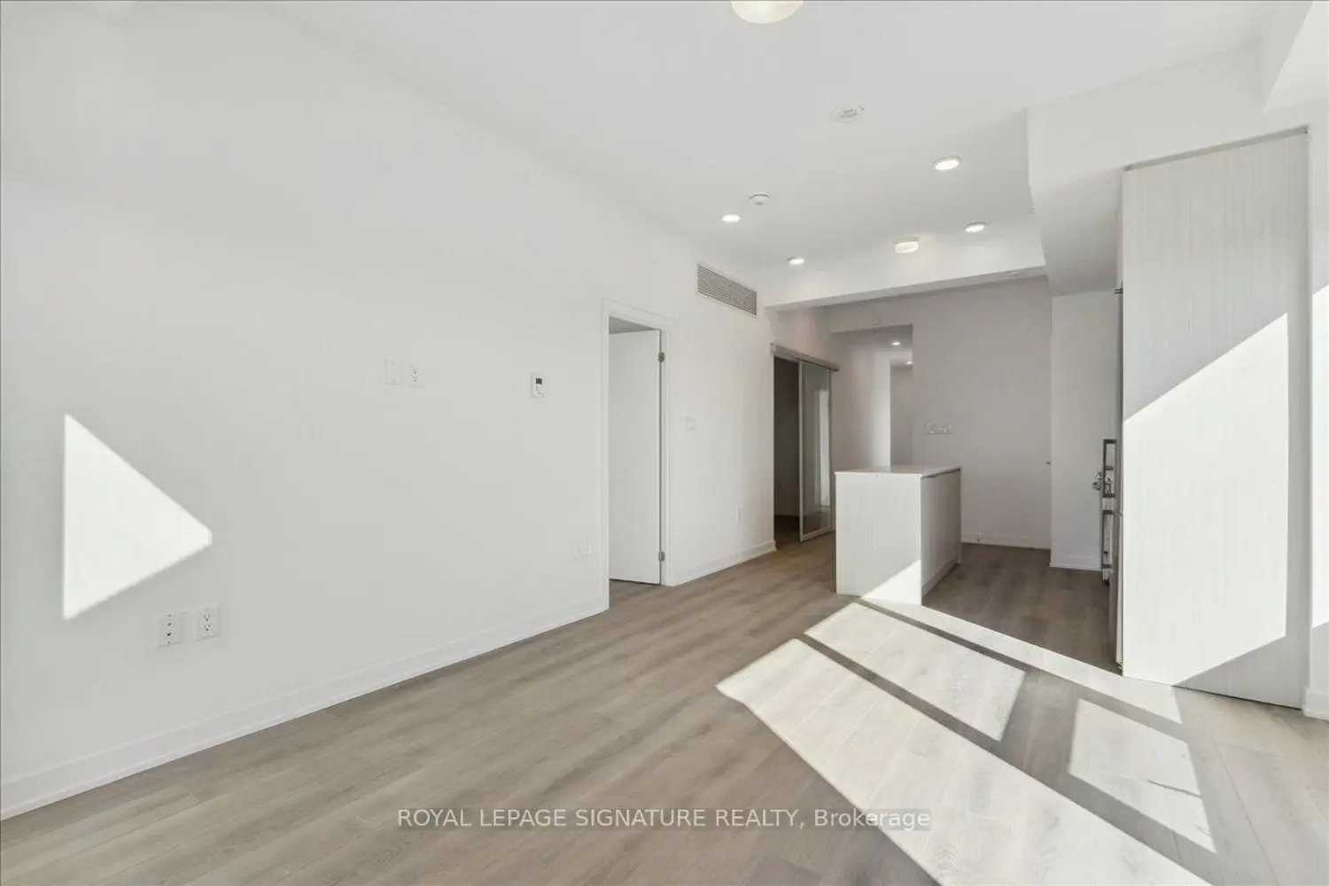 Additional image 8 of 2433 Dufferin Street 701