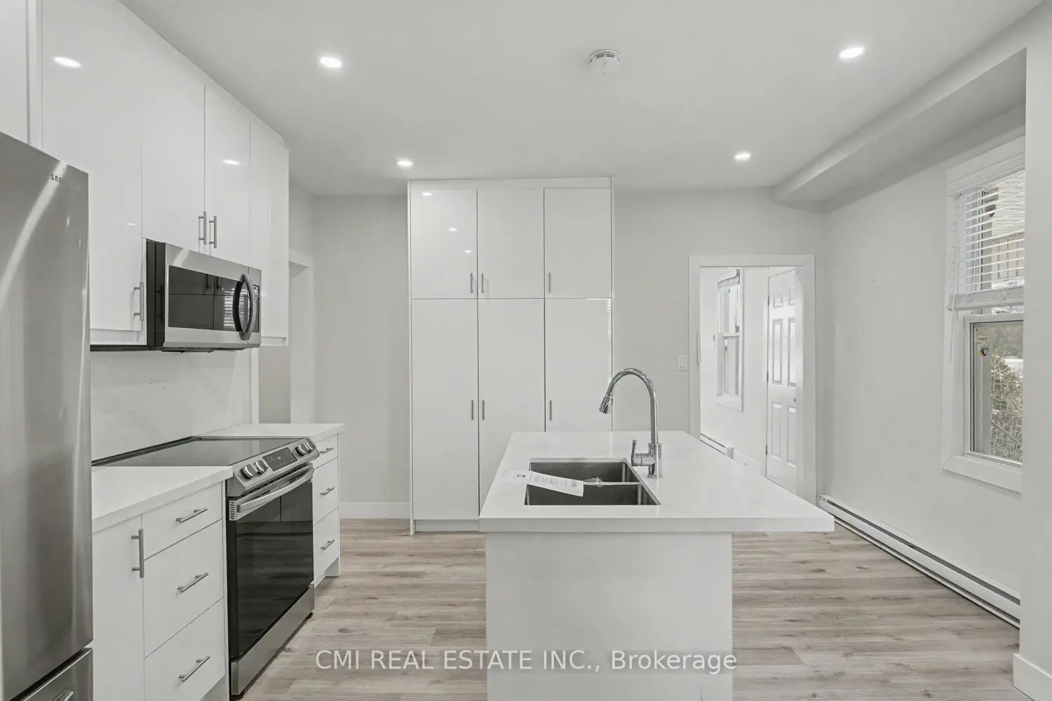 Additional image 5 of 2546 Wilson Street