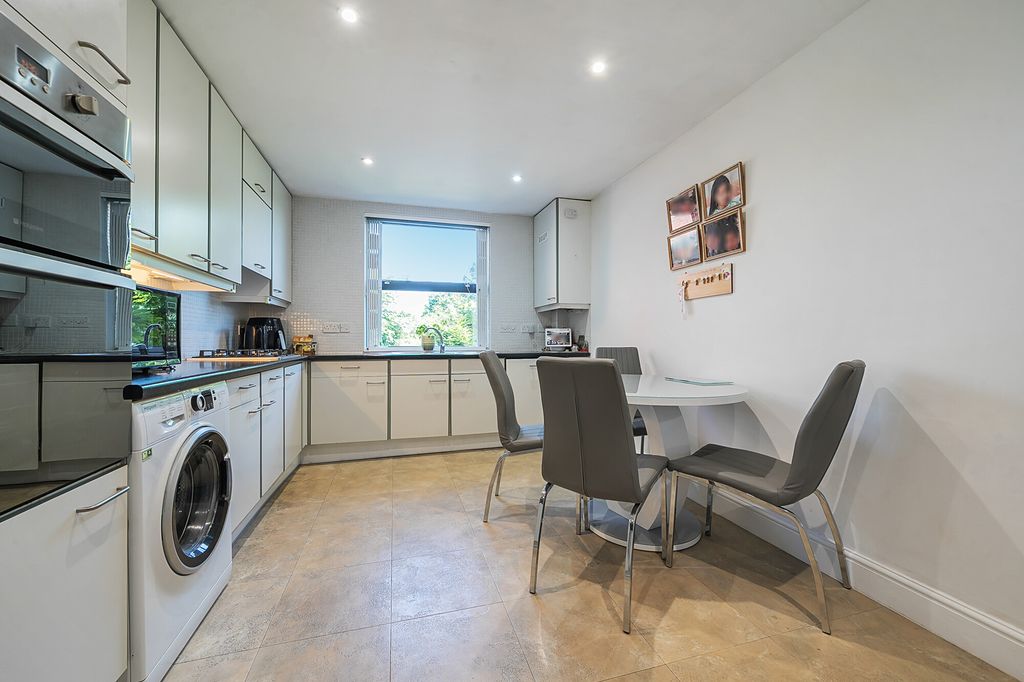 Additional image 13 of 2 bed flat for saleLyonsdown Road, New Barnet EN5