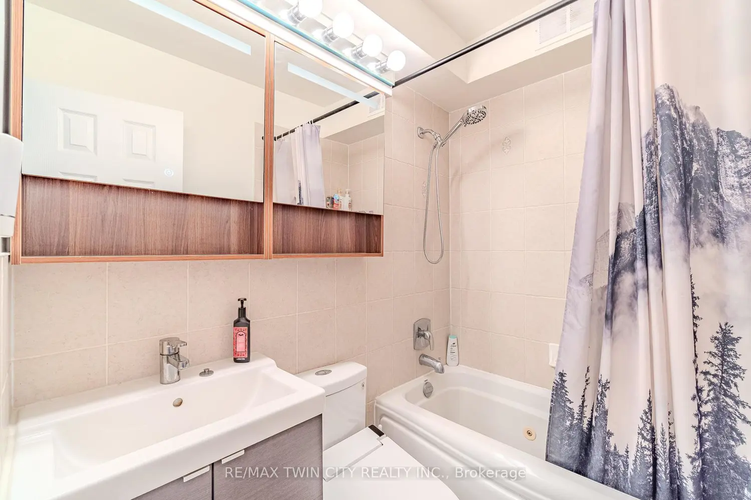 Additional image 9 of 648 Grey Street 305