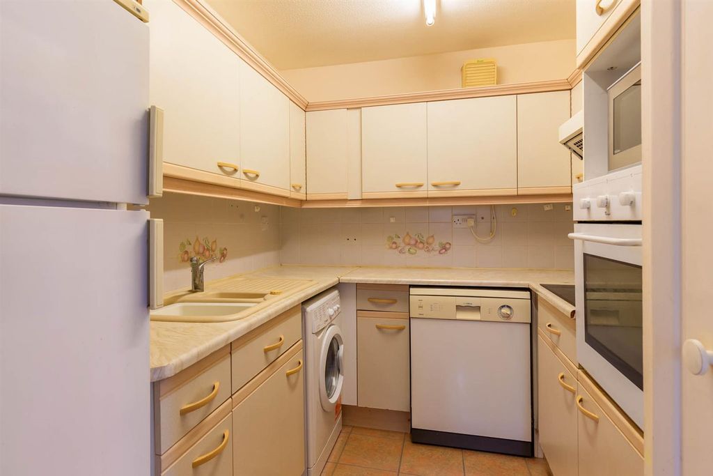 Additional image 3 of 2 bed flat for saleCowes, Isle Of Wight PO31