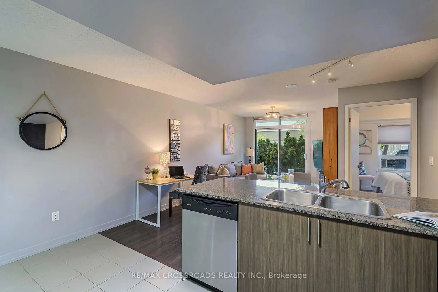 Additional image 16 of 812 Lansdowne Avenue 114