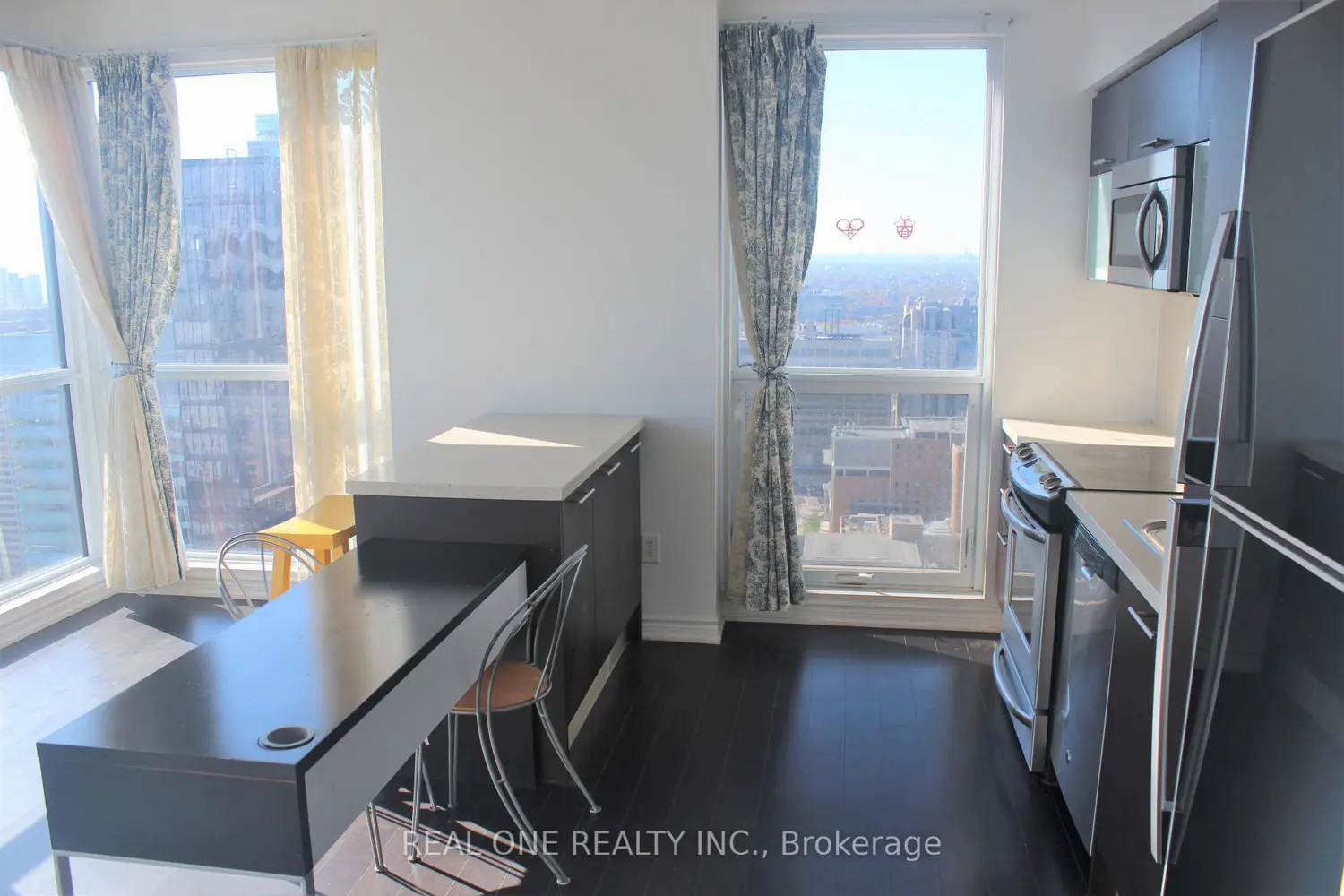 Additional image 10 of 386 Yonge Street 4010