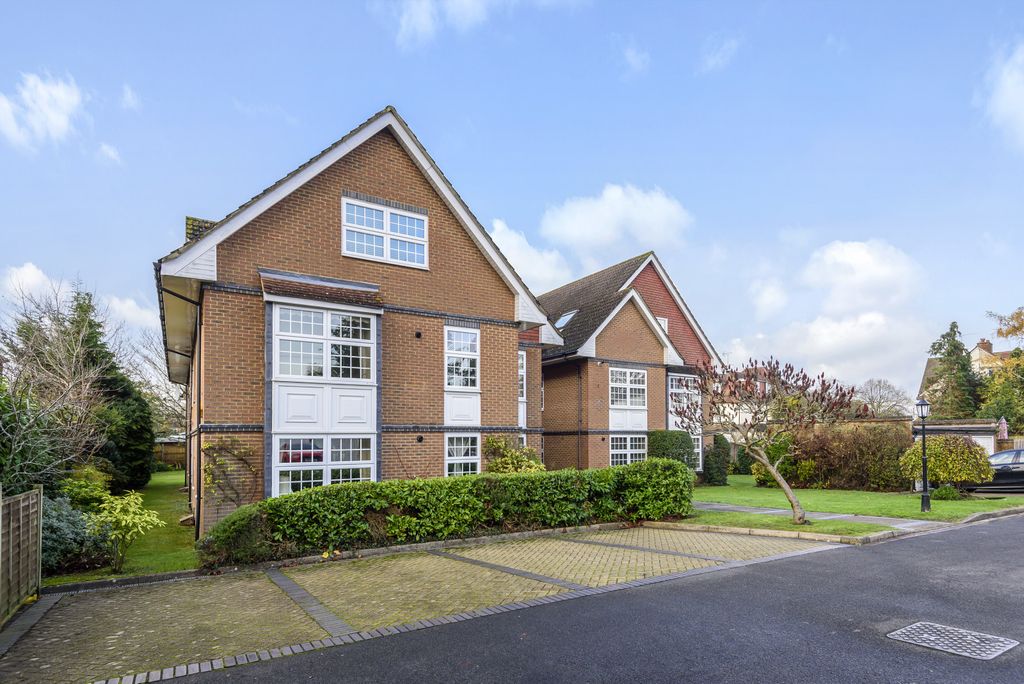 Additional image 14 of 2 bed flat for saleBourne Heights, Frensham Road, Farnham GU9
