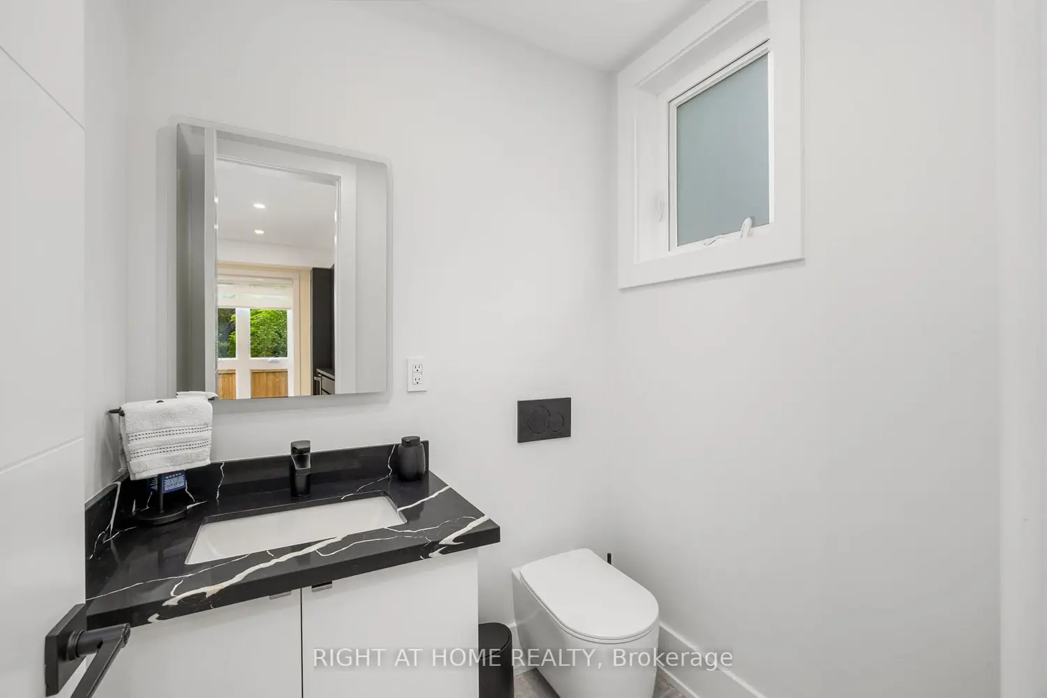 Additional image 13 of 584 Walkers Line