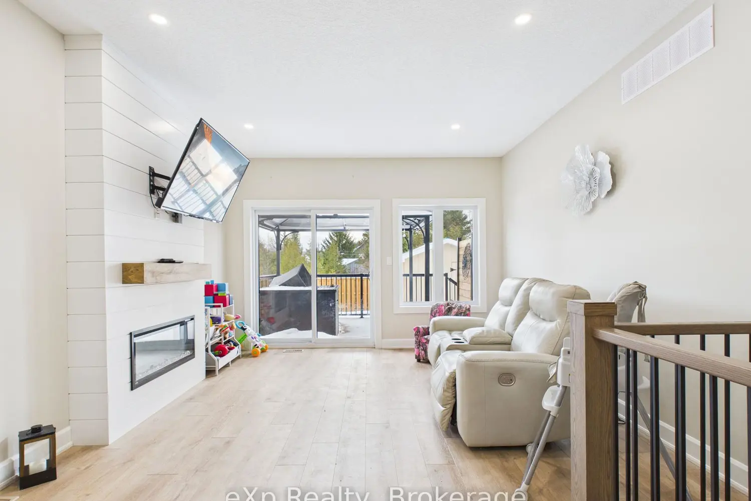 Additional image 4 of 221130 Grey Road 9