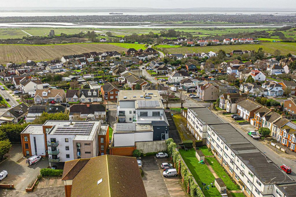 Additional image 3 of 3 bed penthouse for saleBeech Road, Benfleet SS7