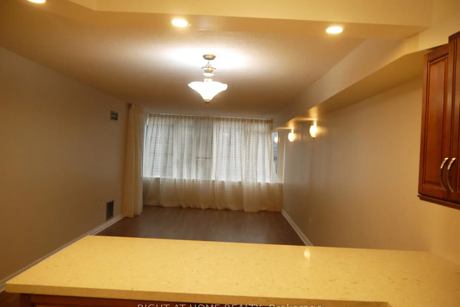 Additional image 15 of 45 Carlton Street 607