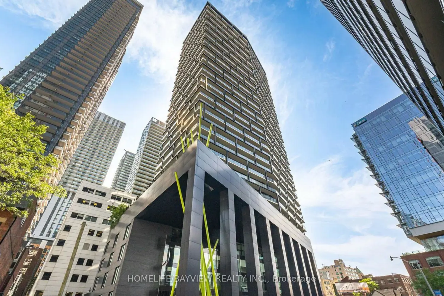 125 Peter Street 906