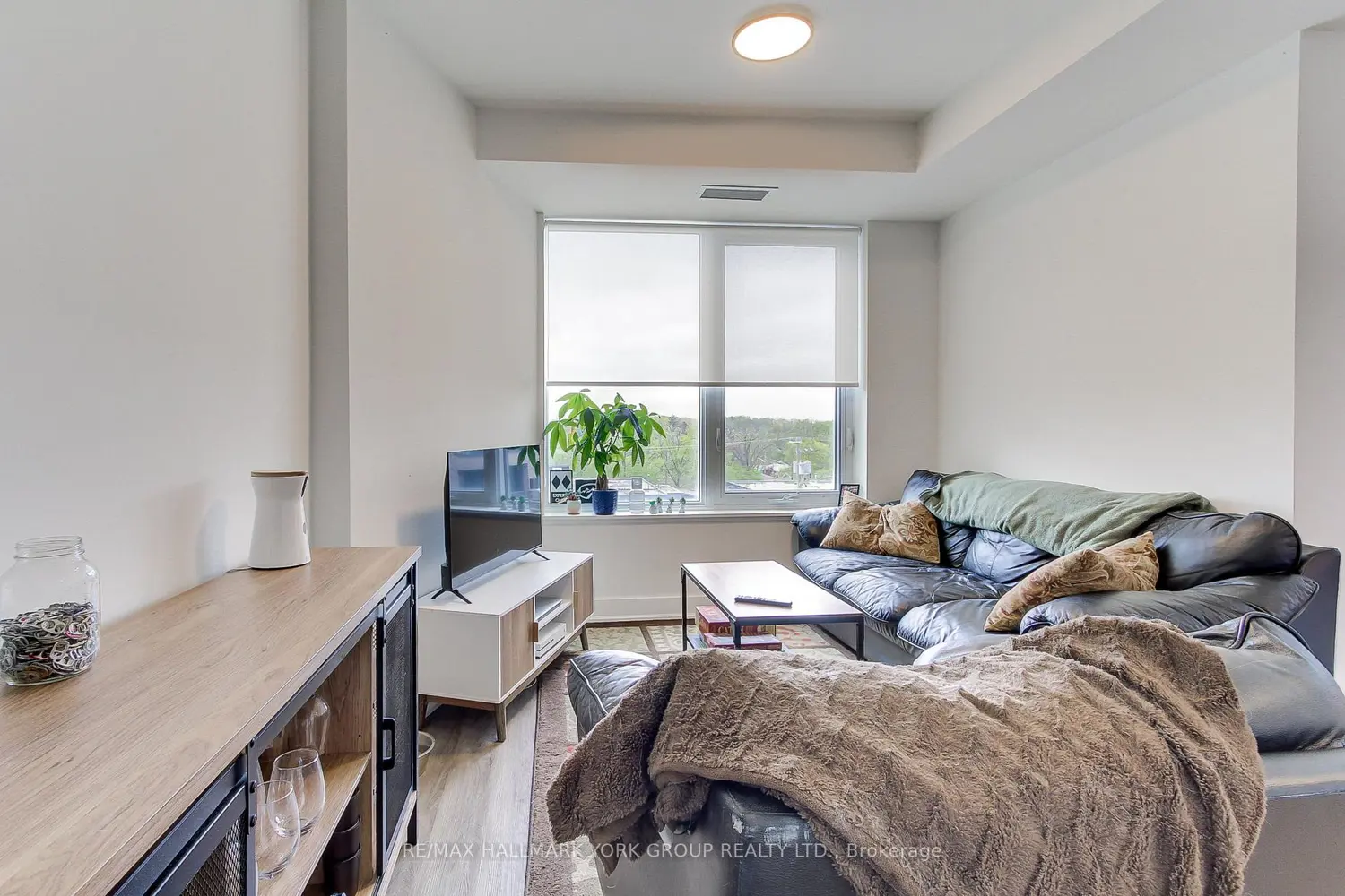 Additional image 11 of 185 Deerfield Road 419