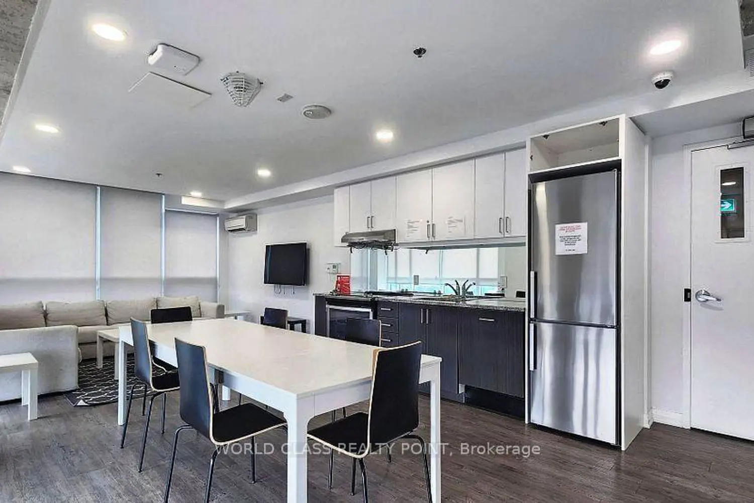 Additional image 20 of 1900 Simcoe Street 633