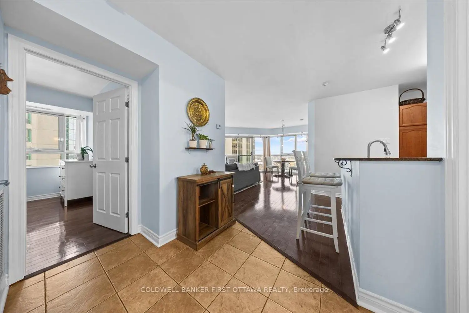 Additional image 4 of 445 Laurier Avenue 1401