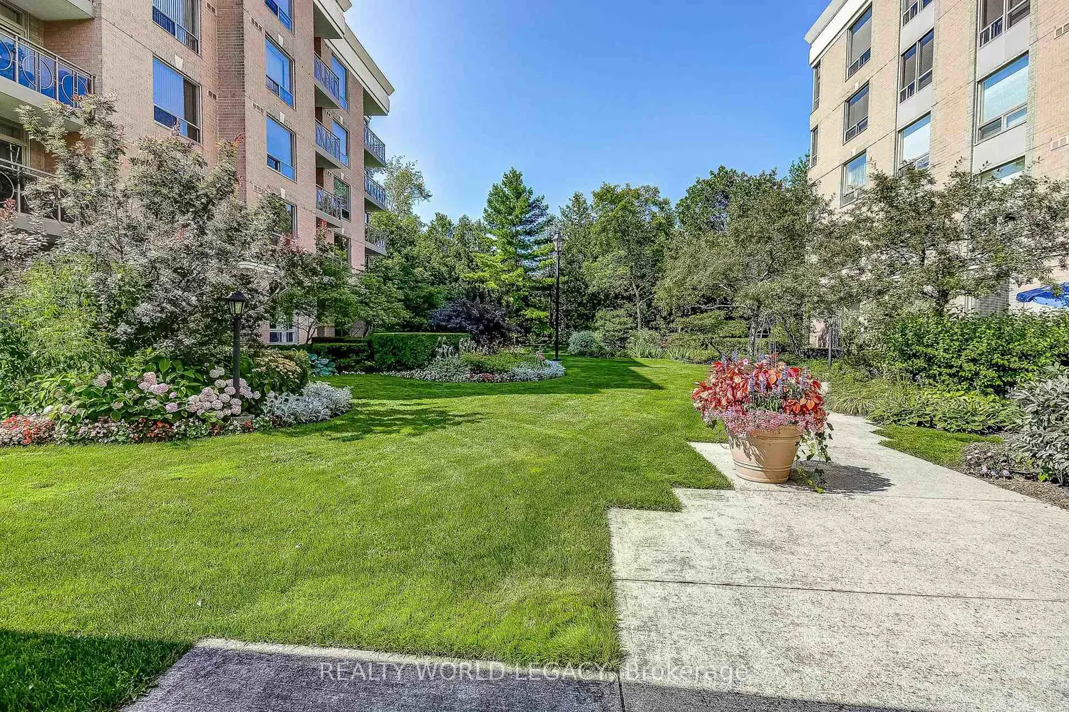 Additional image 16 of 100 Burloak Drive 1201