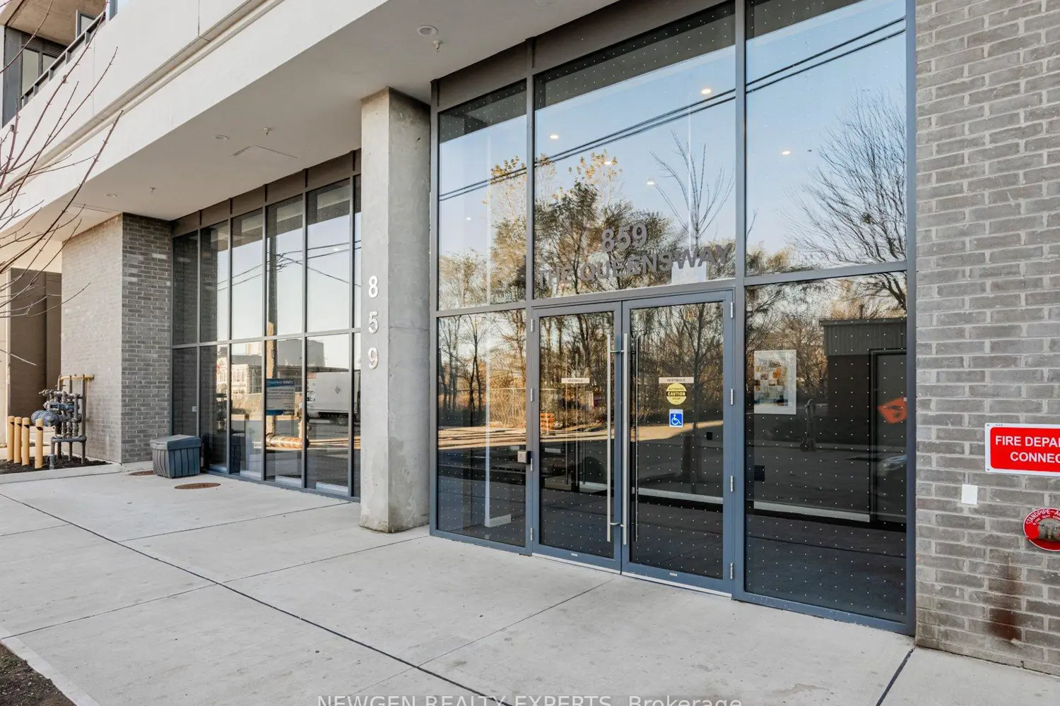 Additional image 3 of 859 The Queensway 824
