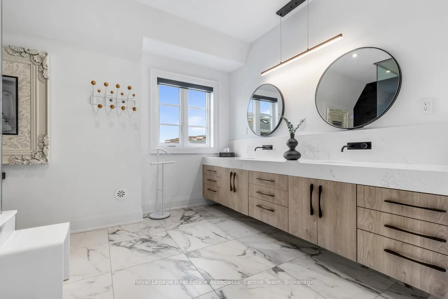 Additional image 10 of 10 Lunar Crescent 24