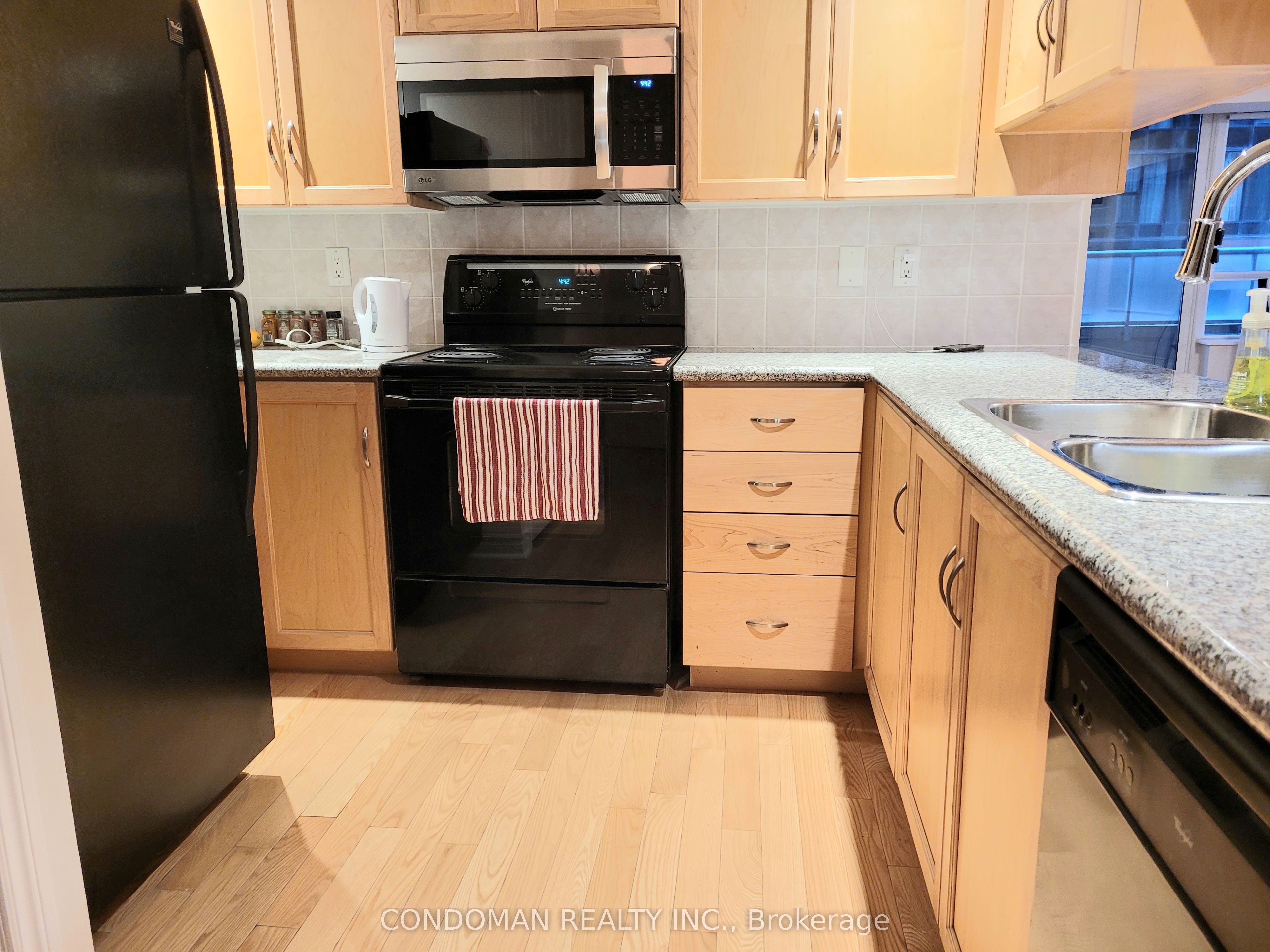 Additional image 4 of 340-250 Wellington Street W, Toronto, ON, M5V 2V4
