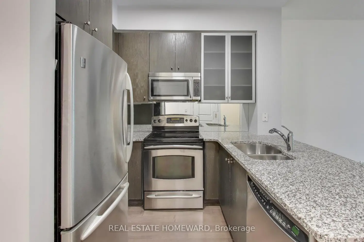 Additional image 5 of 21 Scollard Street 305