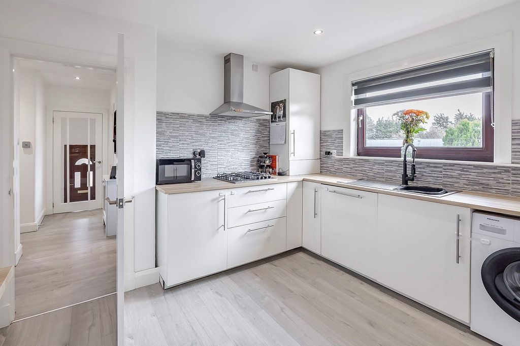 Additional image 5 of 2 bed flat for saleAlbert Avenue, Grangemouth FK3
