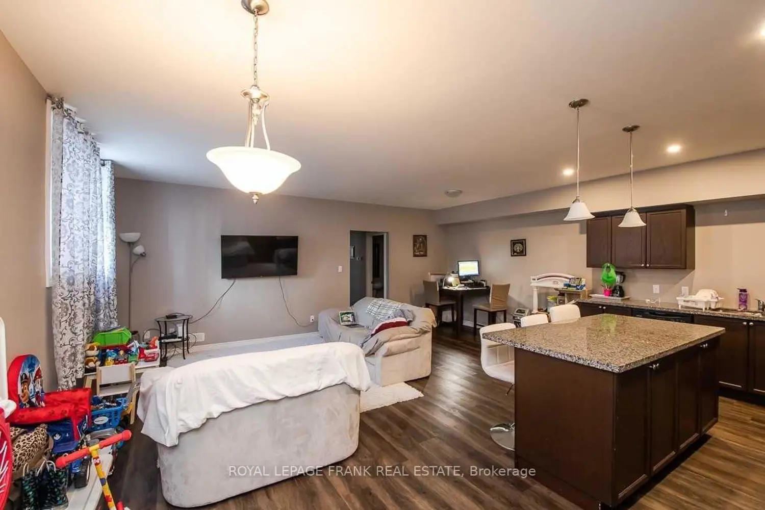 Additional image 12 of 805A Dundas Street