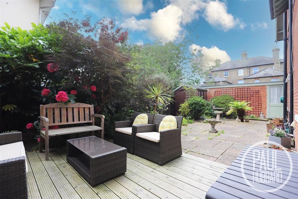 2 bed maisonette for saleRectory Road, Pakefiled NR33 photo 2