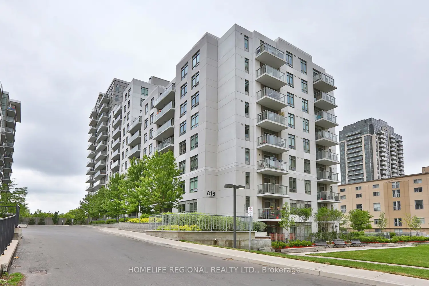 816 Lansdowne Avenue 1015