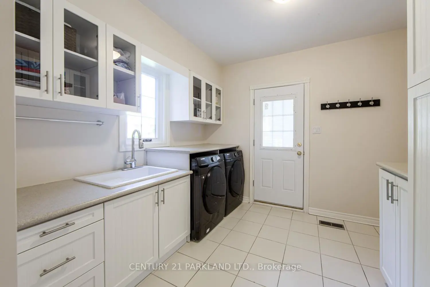 112 Strathearn Avenue photo 5