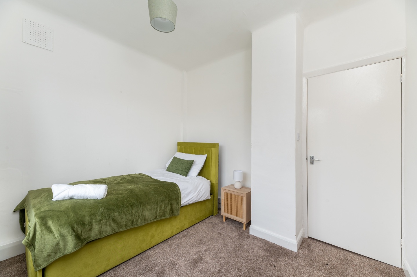 Additional image 14 of 5 Bed Detached House, Fully Furnished In North Leeds, LS17, N1 7GU