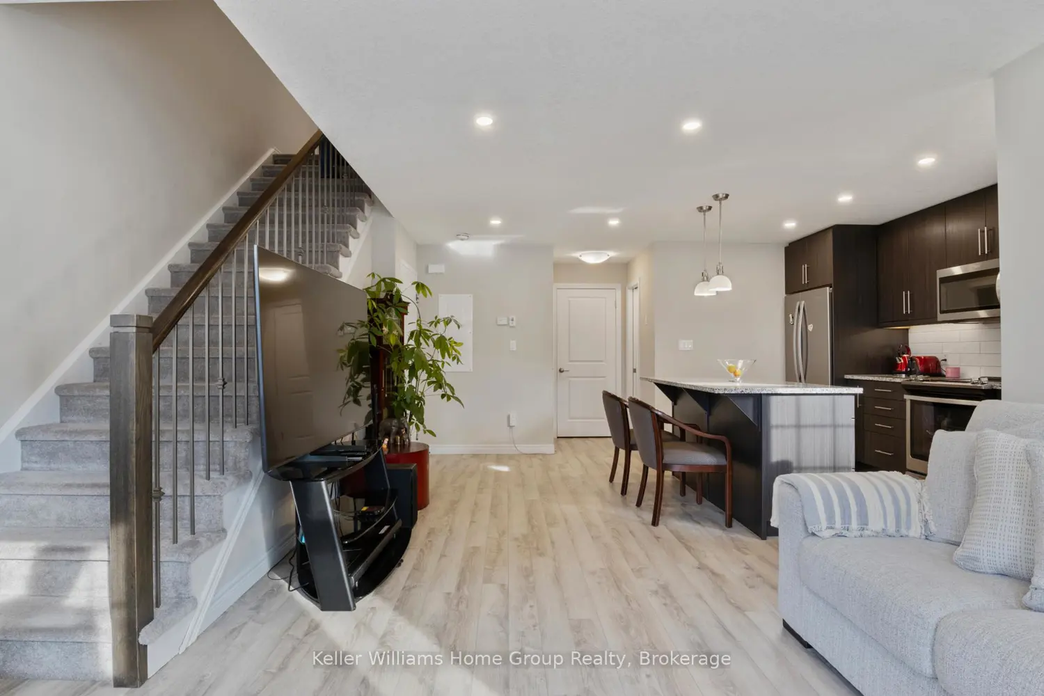 Additional image 10 of 333 Gosling Gardens 314