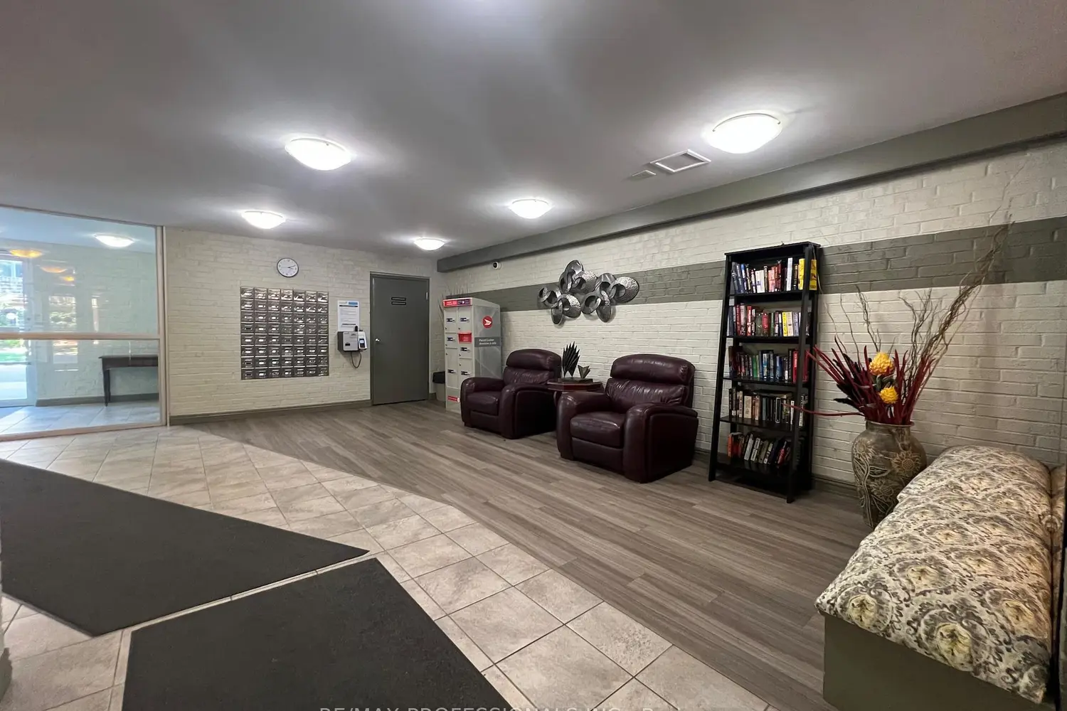 1102 Jalna Boulevard 601 photo 2