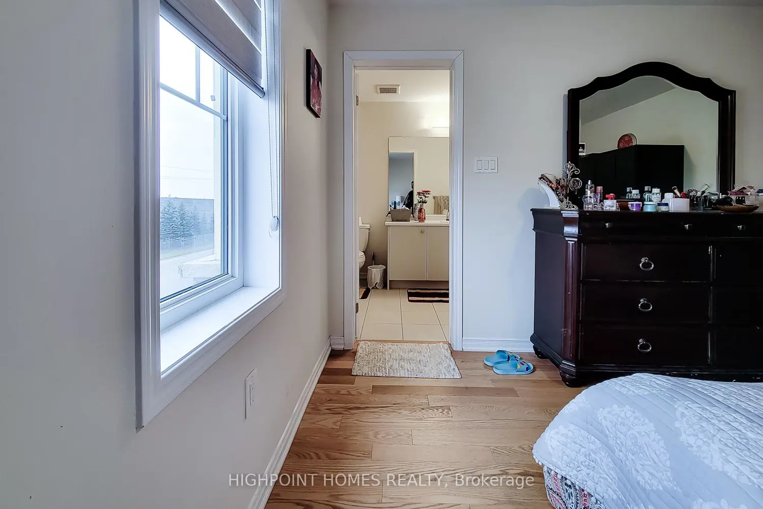 Additional image 15 of 36 Utter Place