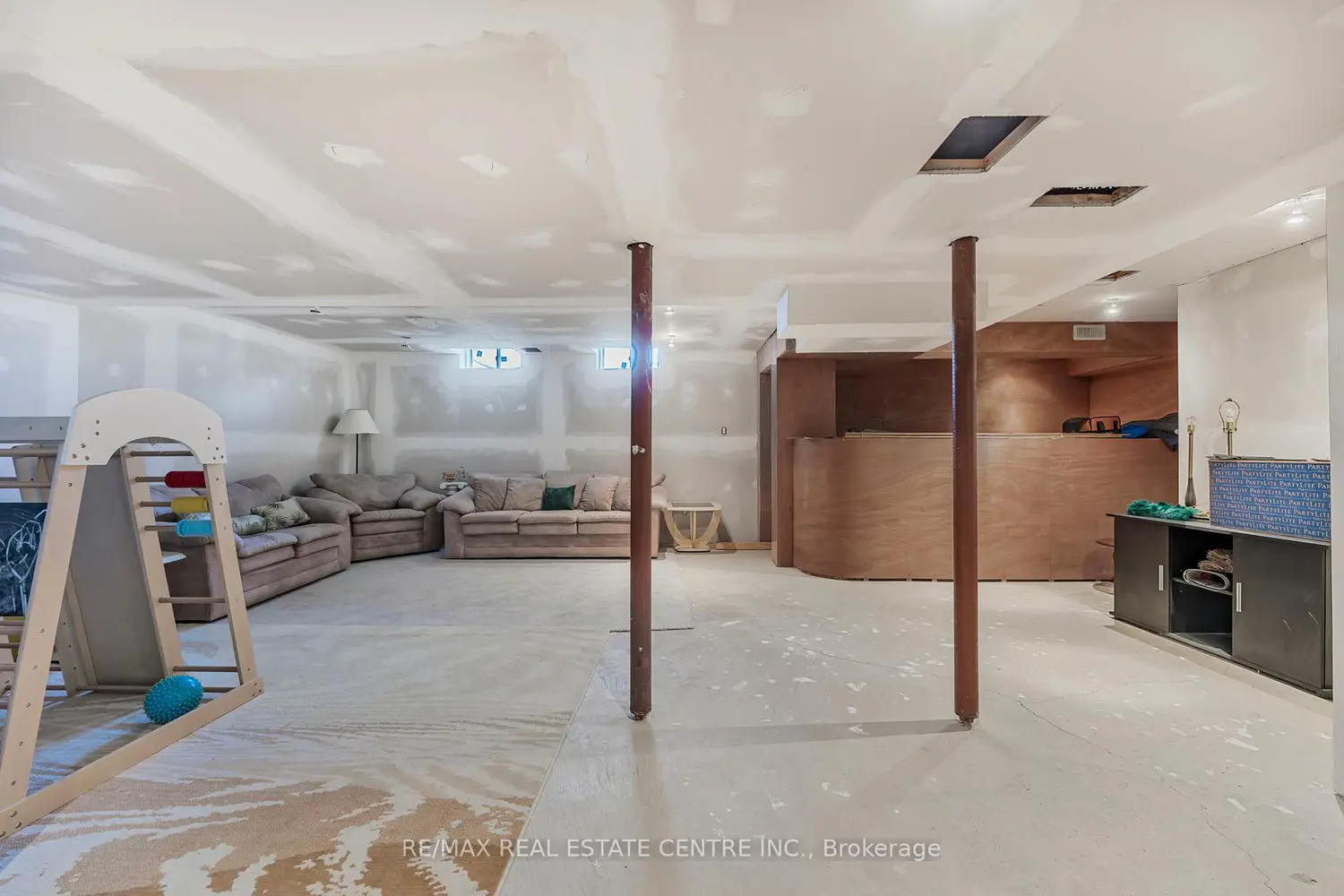 Additional image 18 of 904 O'reilly Crescent