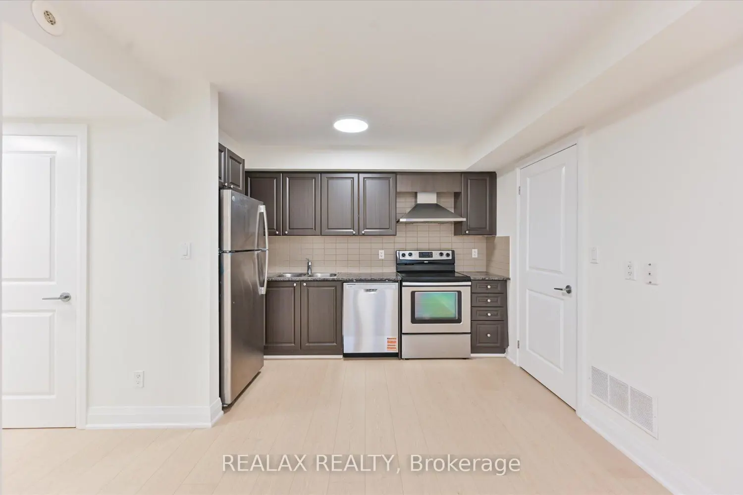 Additional image 7 of 320 John Street 207