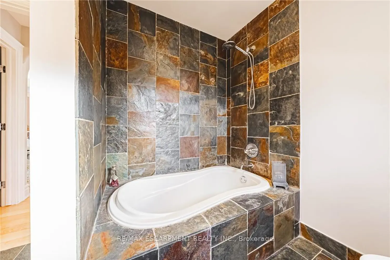 Additional image 12 of 712 Highvalley Road