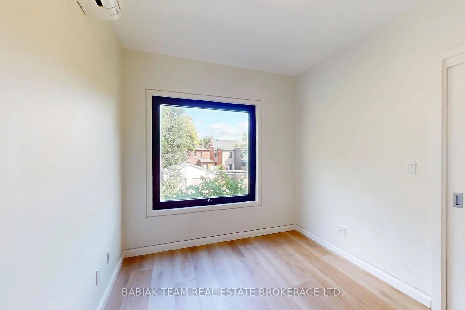 Additional image 13 of 3212 Dundas Street