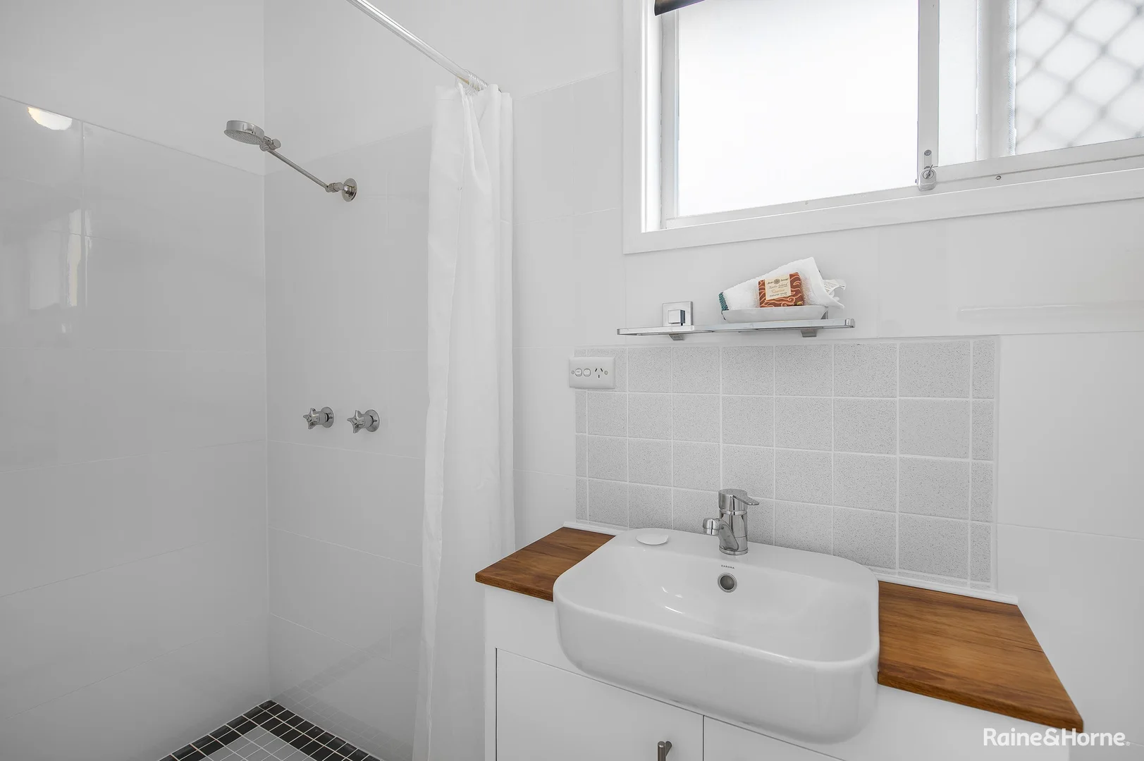 Additional image 21 of 124 Marks Point Road, Marks Point NSW 2280