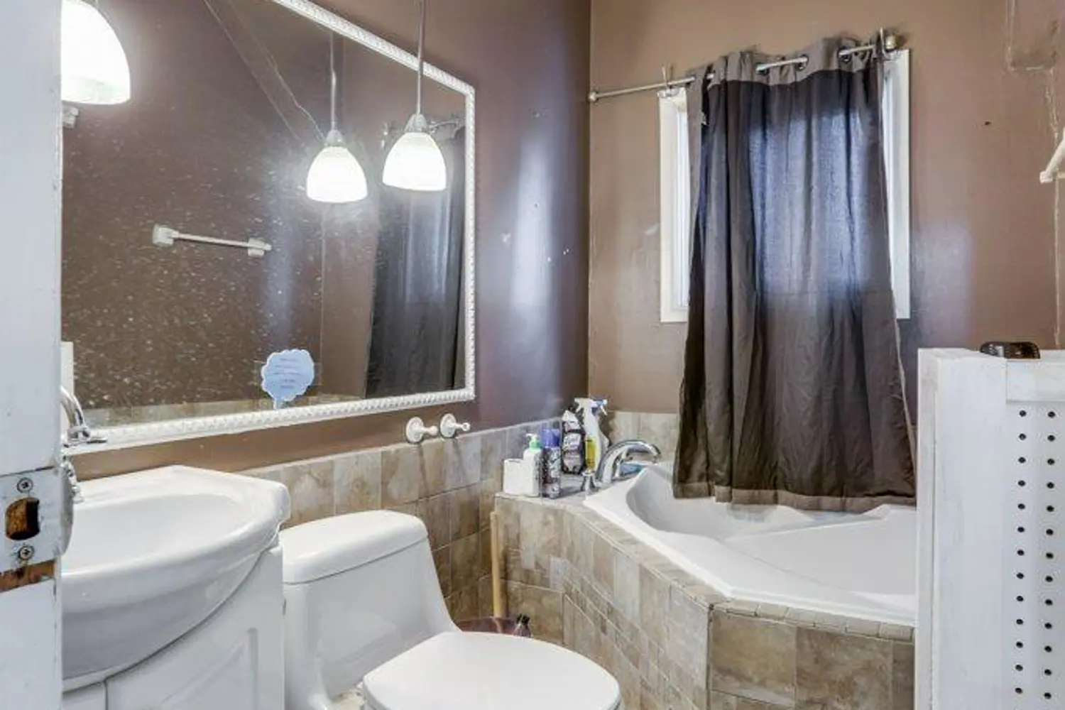 Additional image 12 of 802 Waterloo Street