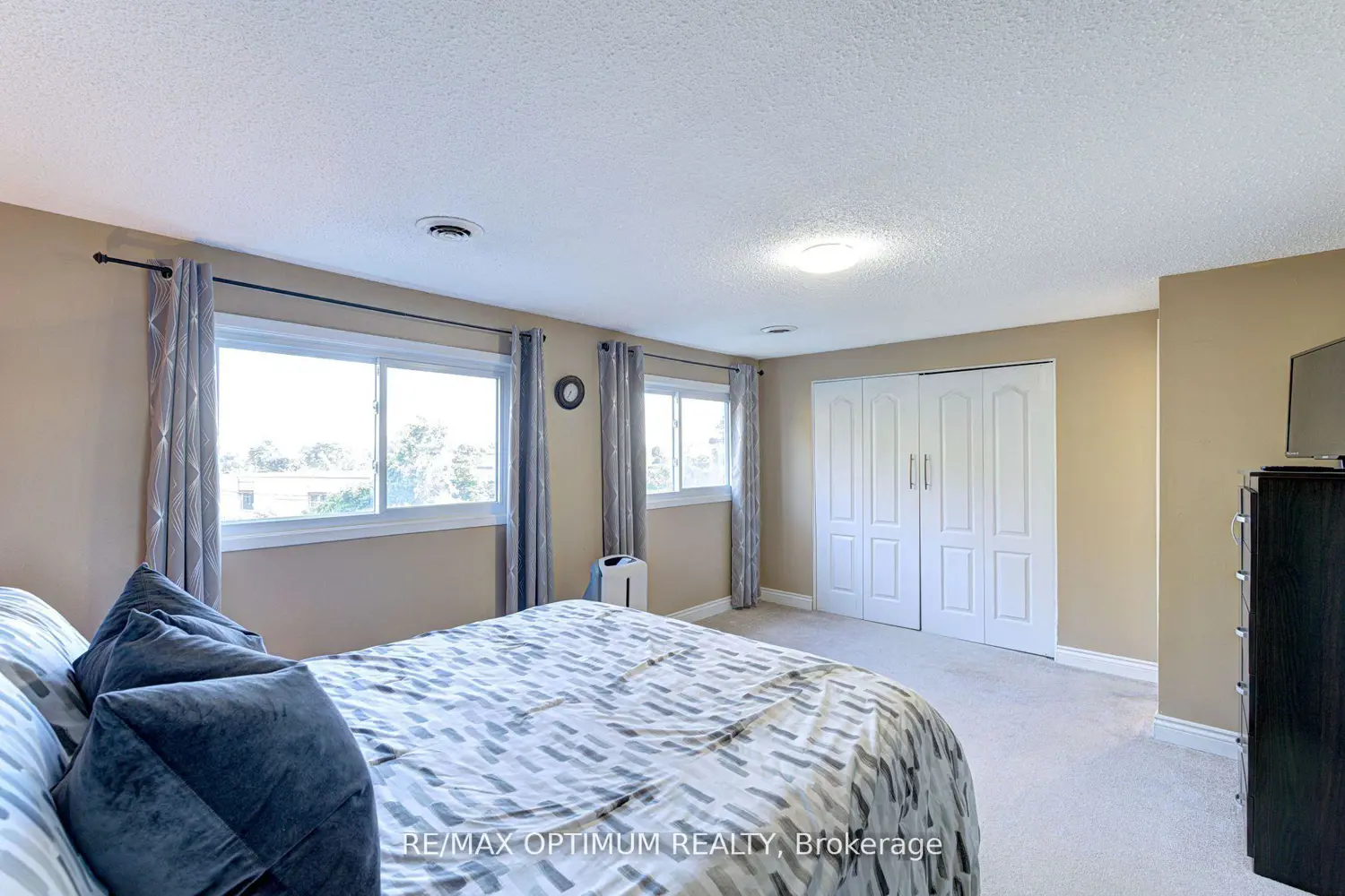 Additional image 10 of 2050 Upper Middle Road 81