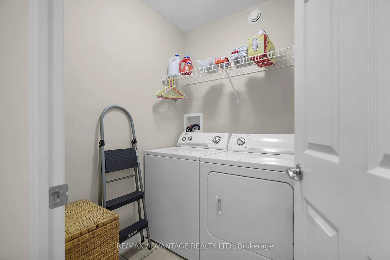 869 Whetherfield Street 73 photo 5