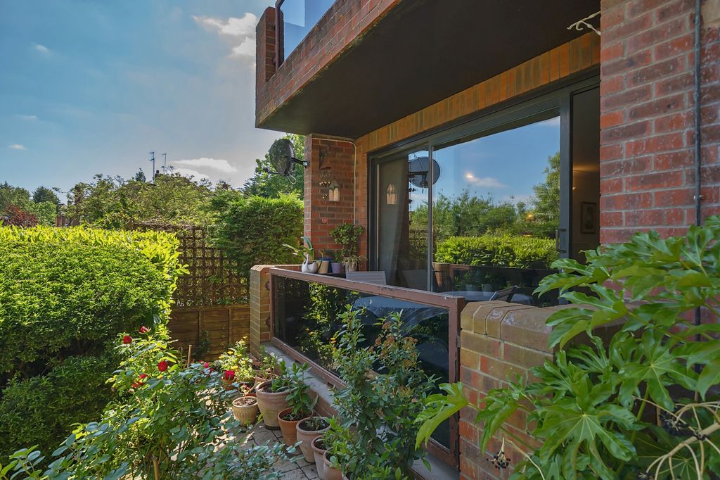 Additional image 21 of 2 bed flat for saleLyonsdown Road, New Barnet EN5