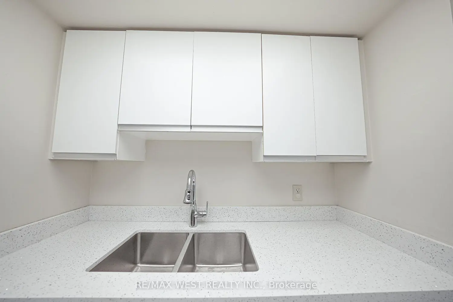 Additional image 17 of 1470 Midland Avenue 608