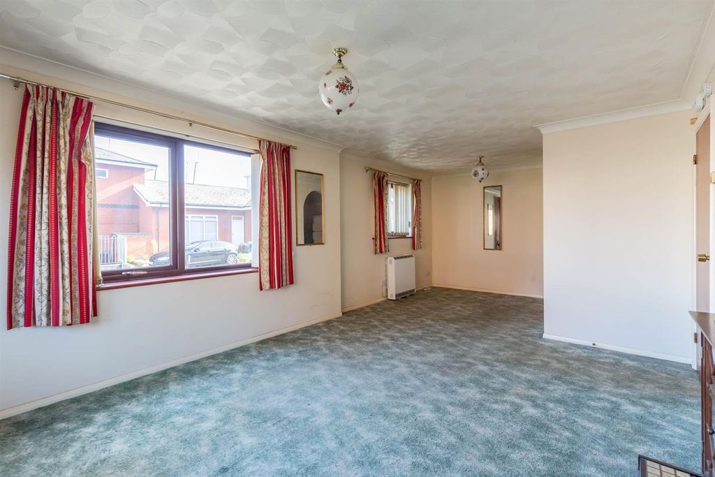 Additional image 4 of 2 bed flat for saleCowes, Isle Of Wight PO31