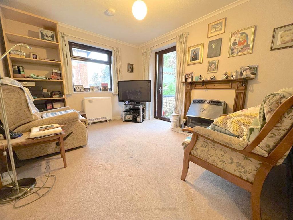 2 bed flat for saleGerddi Rheidol, Trefechan, Aberystwyth SY23 photo 4