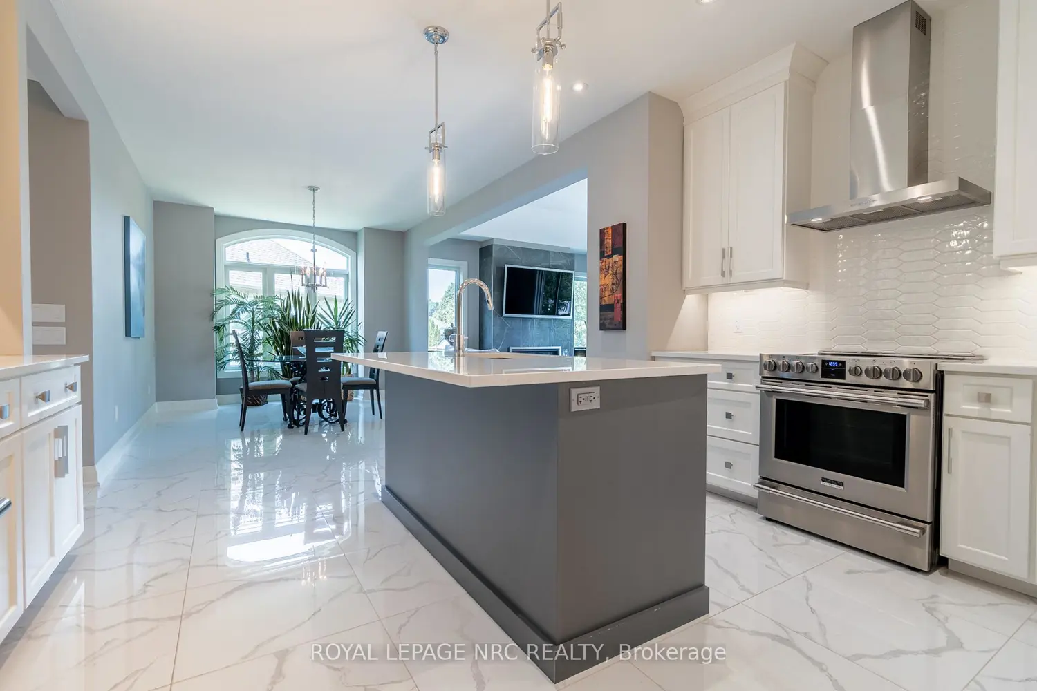 Additional image 12 of 11 Emily Lane