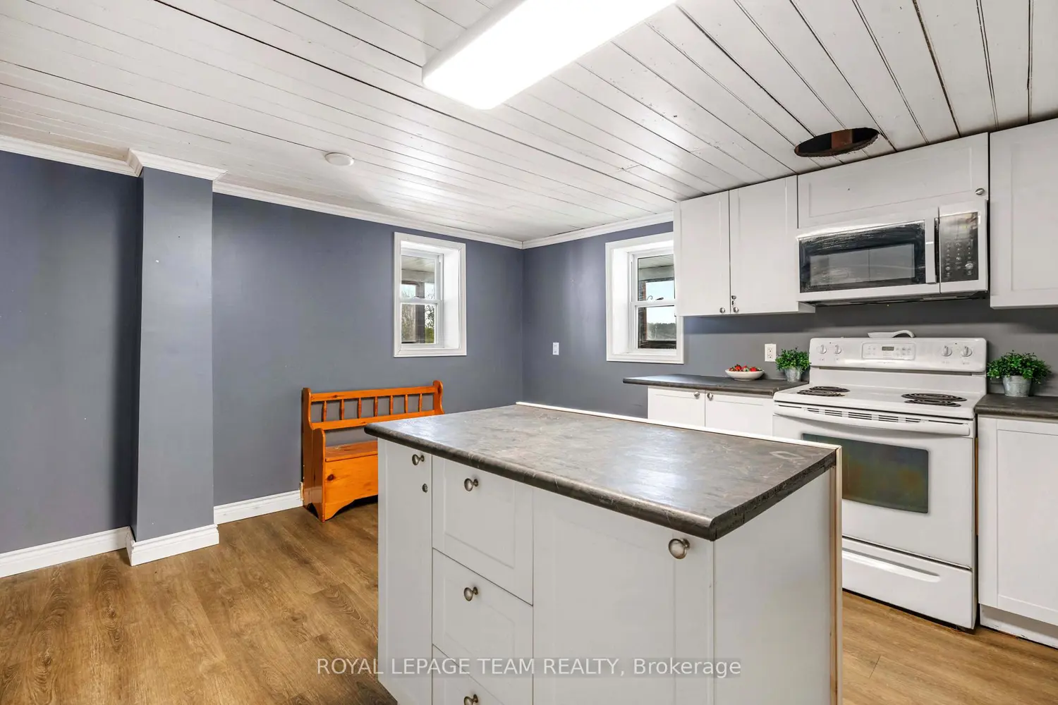 Additional image 8 of 3542 Beckstead Road