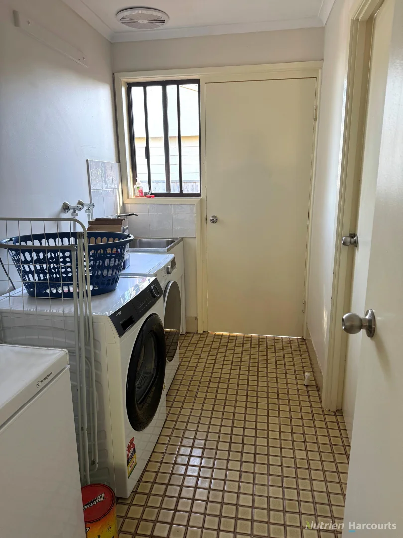 Additional image 13 of 1 Kurrajong Circle, Cobar NSW 2835